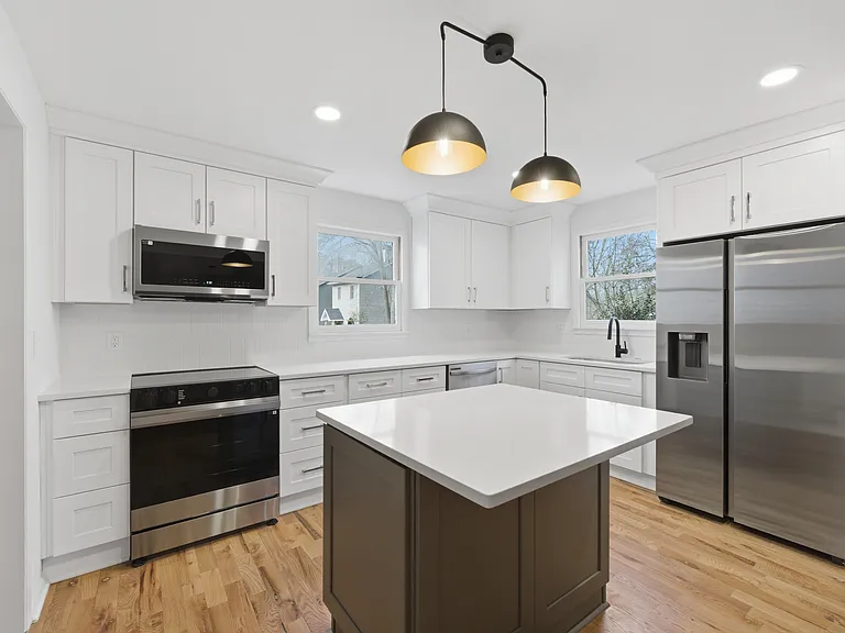 2413 Charleston Oaks Ln — Photo 6