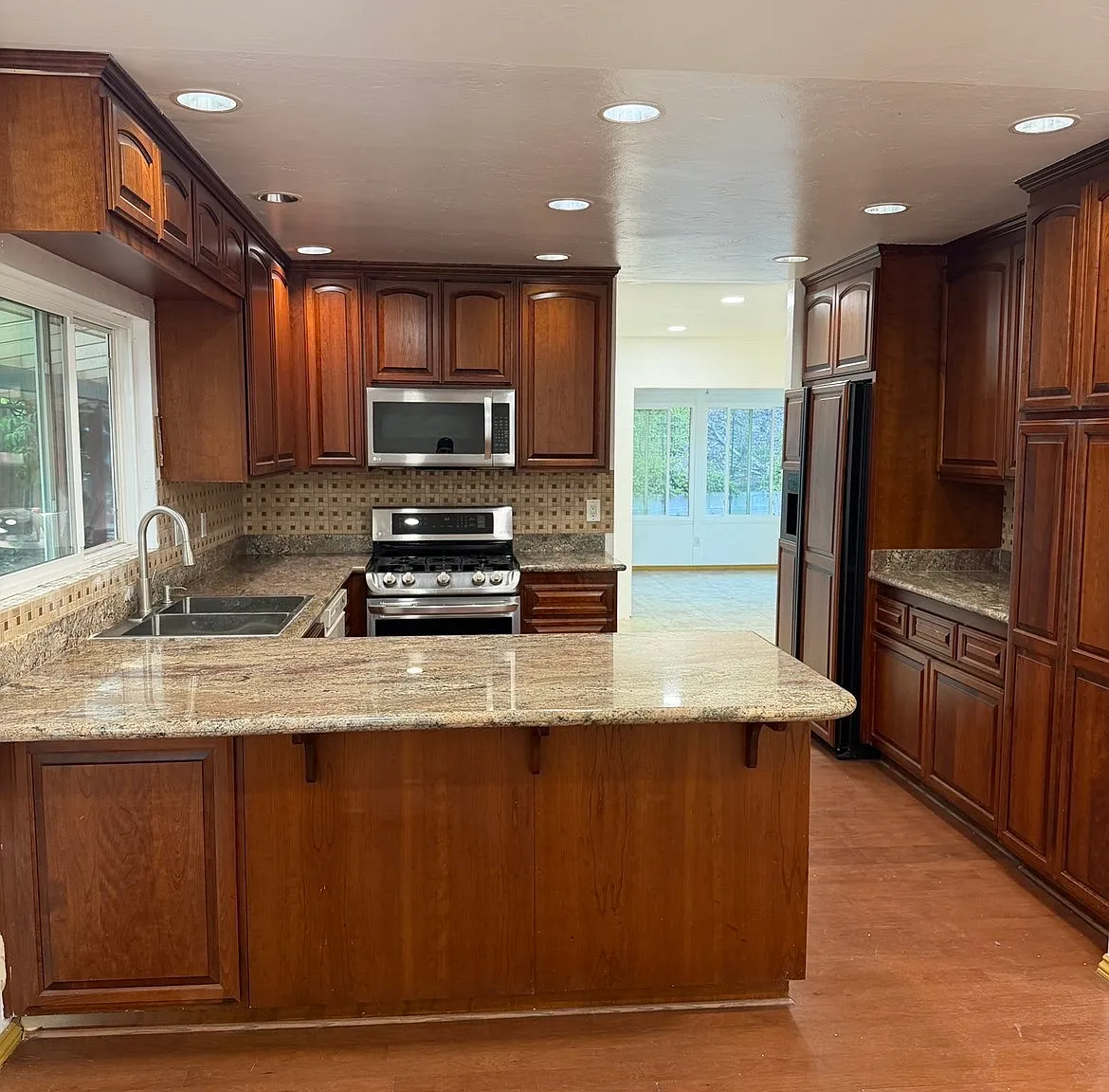 4 bed, 2047 sqft, $4,600 — Photo 4