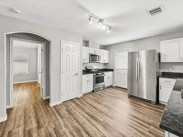 13211 Ambrosa Dr — Photo 2