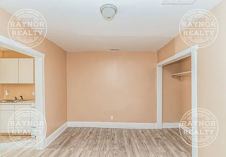 641 Kenwood Ave #B — Photo 12