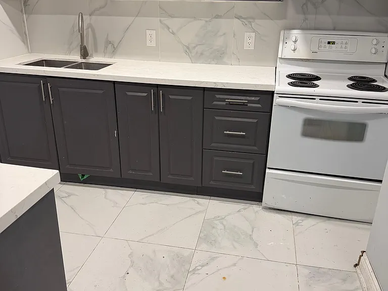 22 Matterdale Ave #BASEMENT — Photo 10