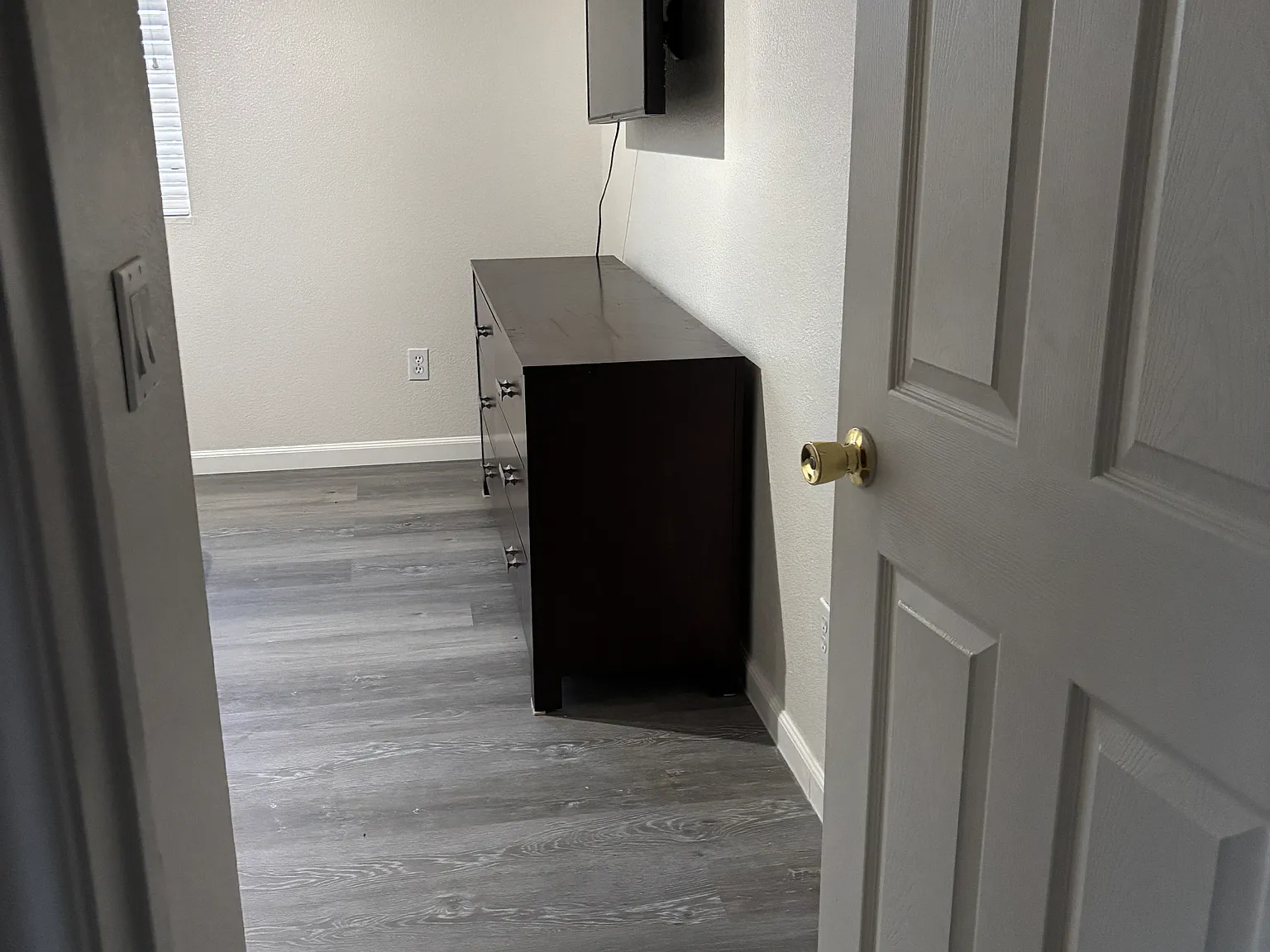 5 bed, 2487 sqft, $800 — Photo 1