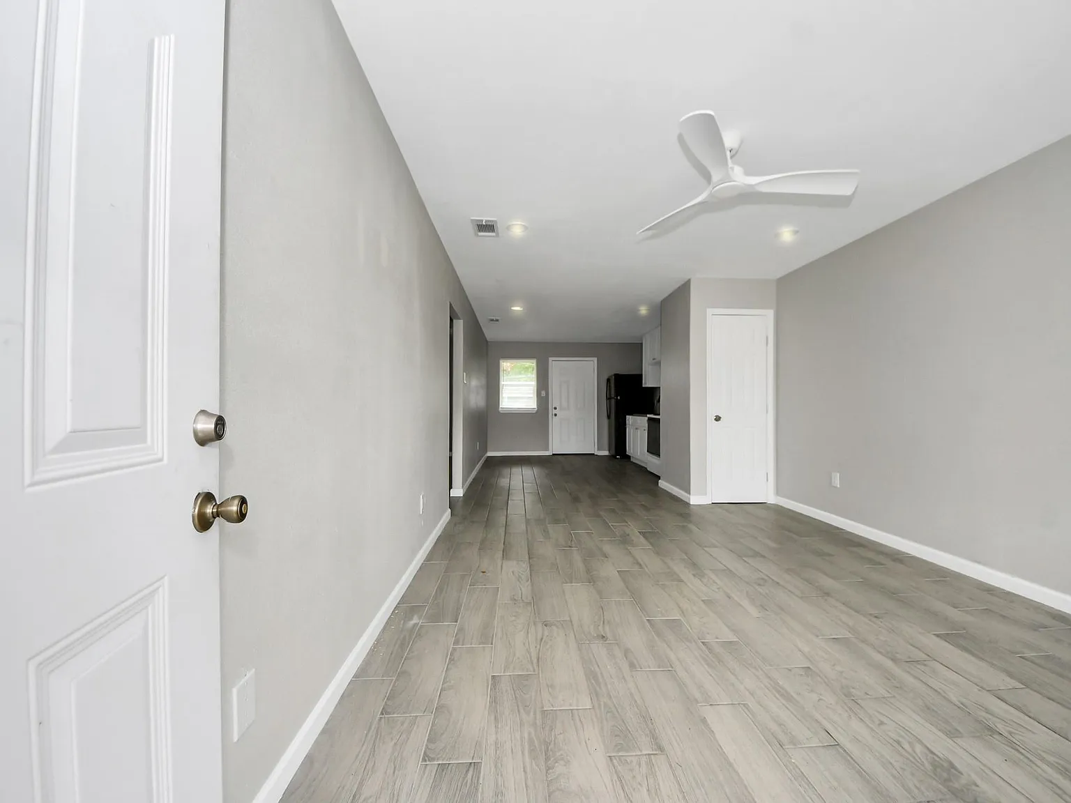 2 bed, 1.0 bath, 1634 sqft, $950 — Photo 4