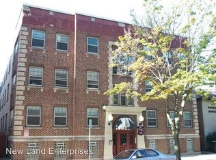 1533 E Royall Pl APT 32, Milwaukee, WI 53202