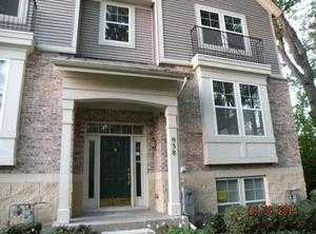 938 Tuscany Dr, Streamwood, IL 60107