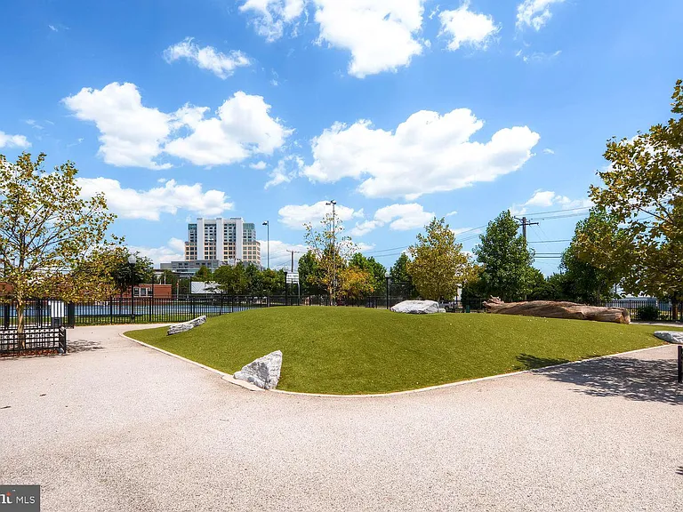 1200 Steuart St #713 — Photo 40