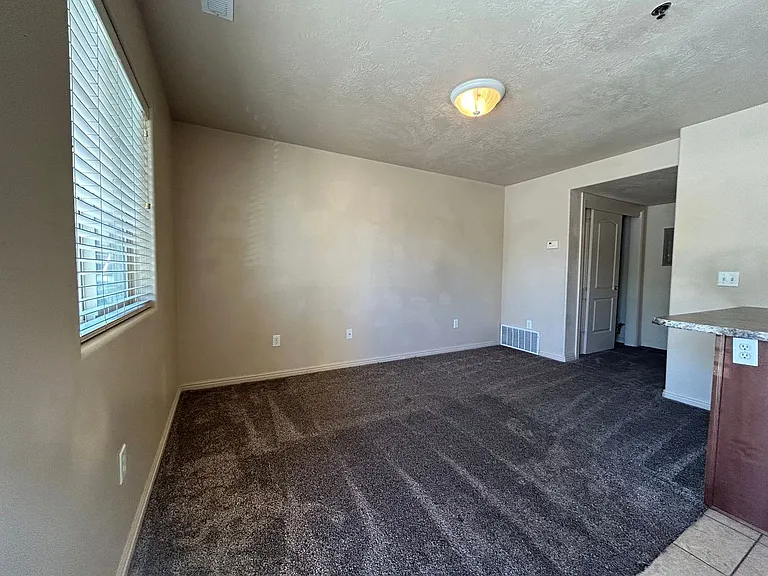 Spruce Street Apartments — Photo 3