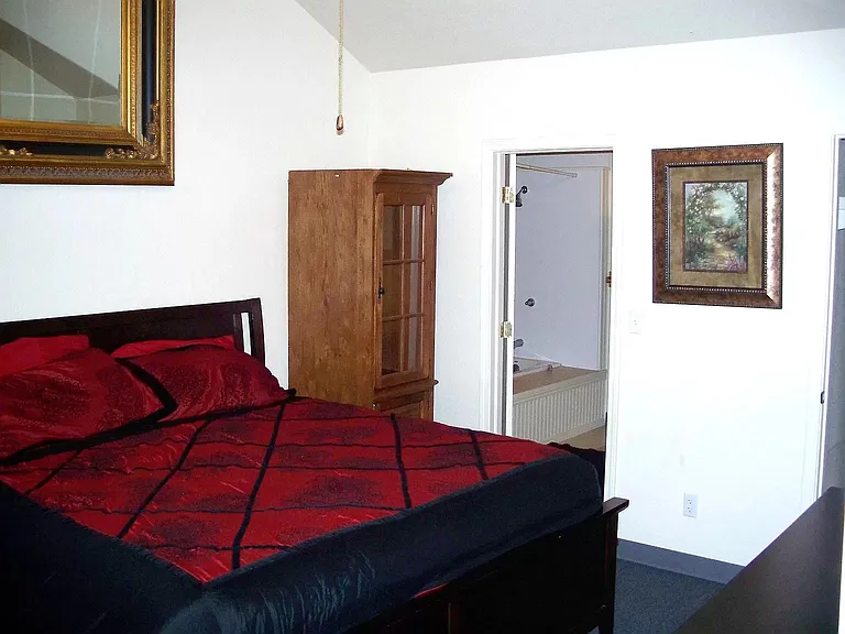 128 E Pine St — Photo 13