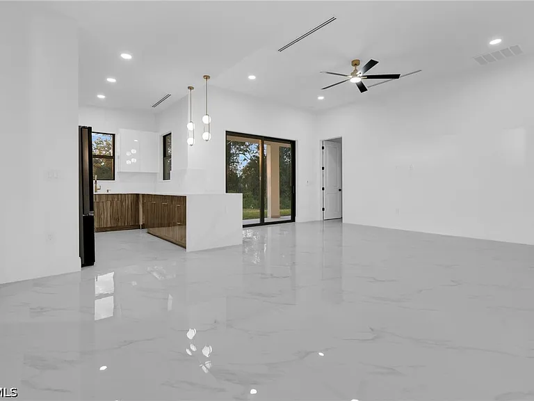 1601 Clark Ave — Photo 13