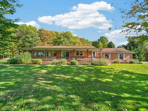 9824 Peach St, Girard, PA 16417
