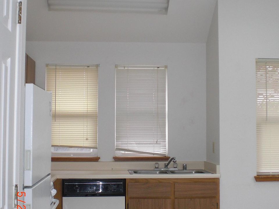 2nd image of 830 Crescent Way APT A