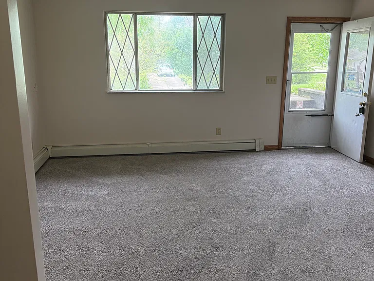 1369 Cayuga Ave — Photo 14