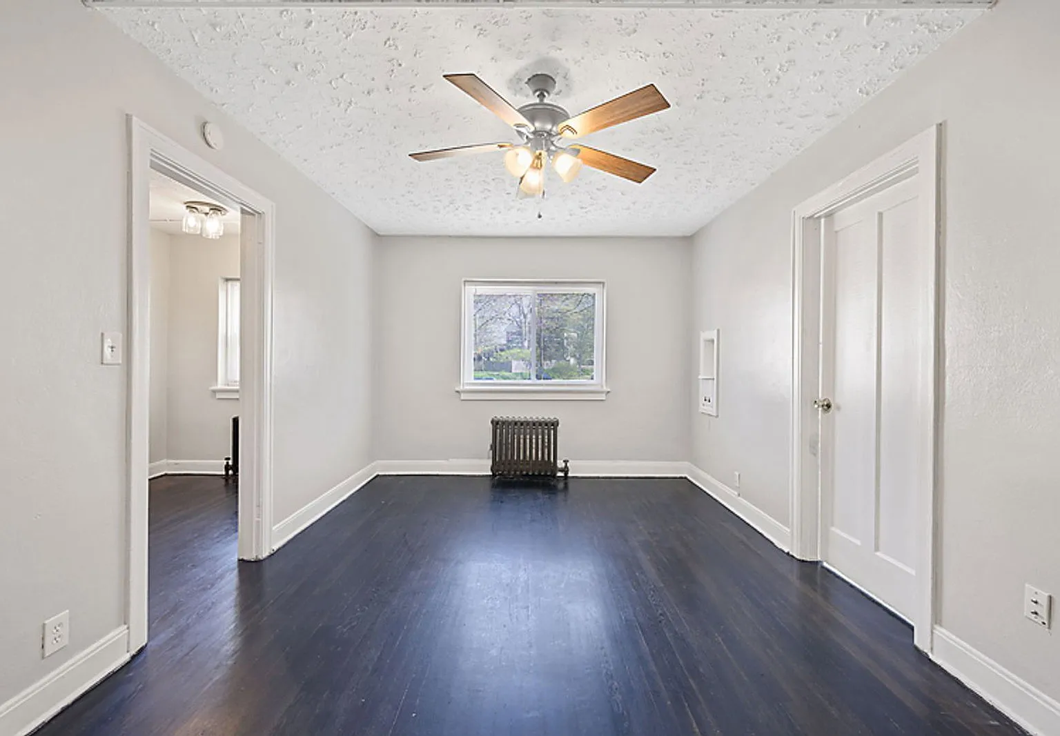1 bed, 1.0 bath, $899 — Photo 3