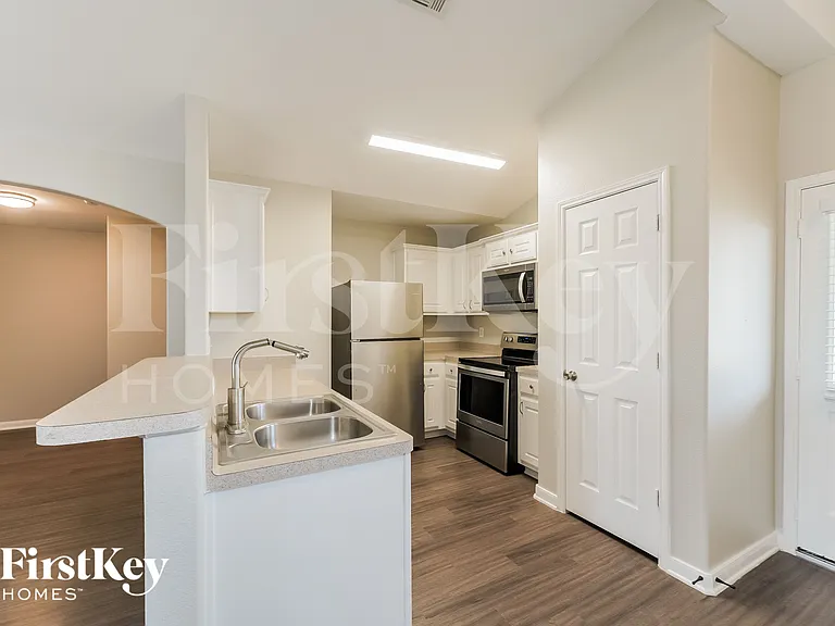 7111 Lilac Manor Ln — Photo 5