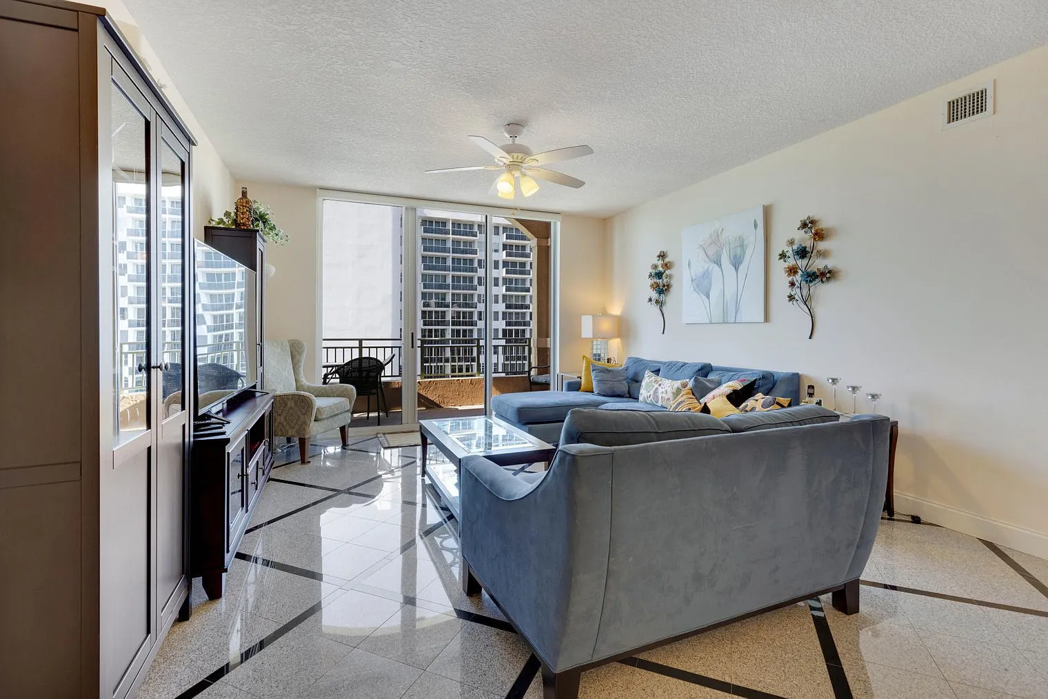 2 bed, 2.0 bath, 871 sqft, $3,981 — Photo 1