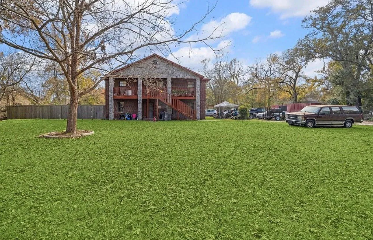 3 bed, 1.5 bath, 1600 sqft, $1,450 — Photo 1