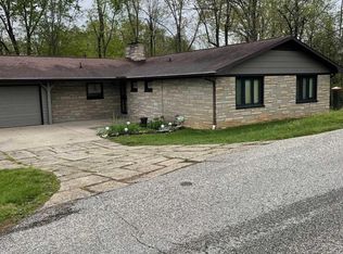 98 Honeysuckle Ln, Huntington, WV 25701