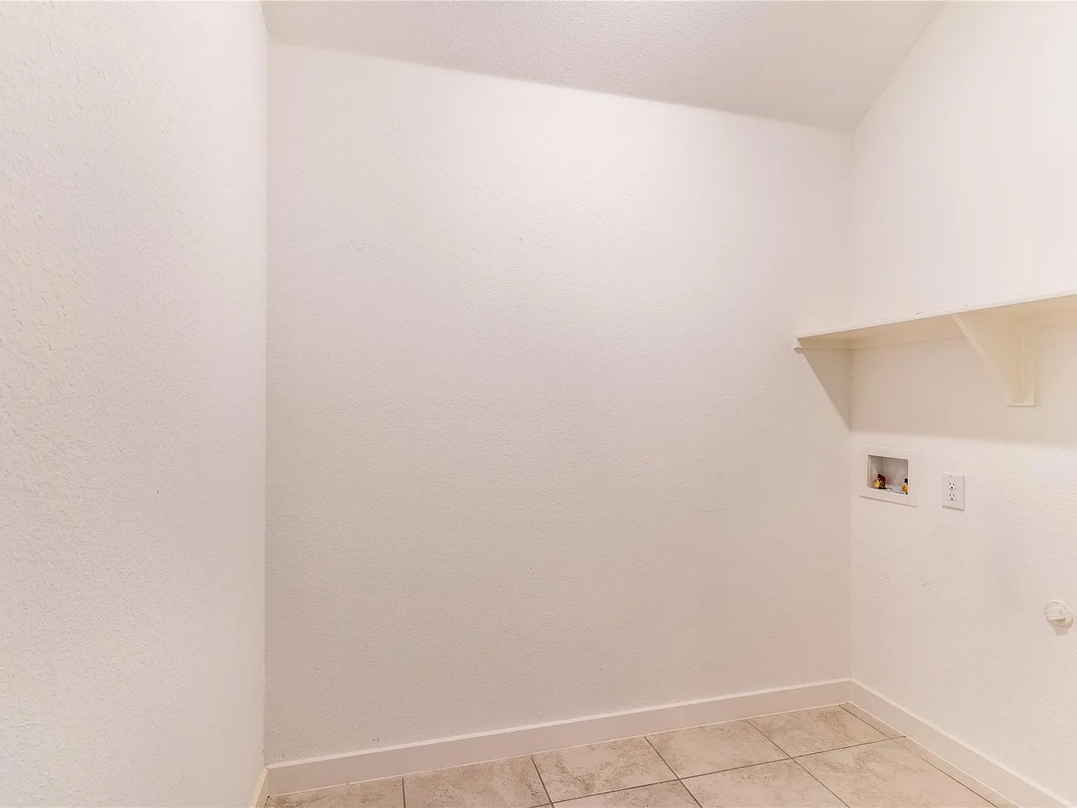 4 bed, 2222 sqft, $2,450 — Photo 4