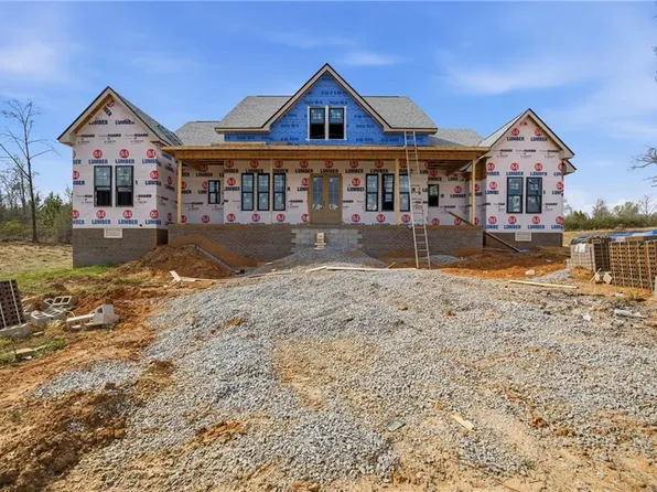 407 Ferry Landing Dr, Boydton, VA 23917