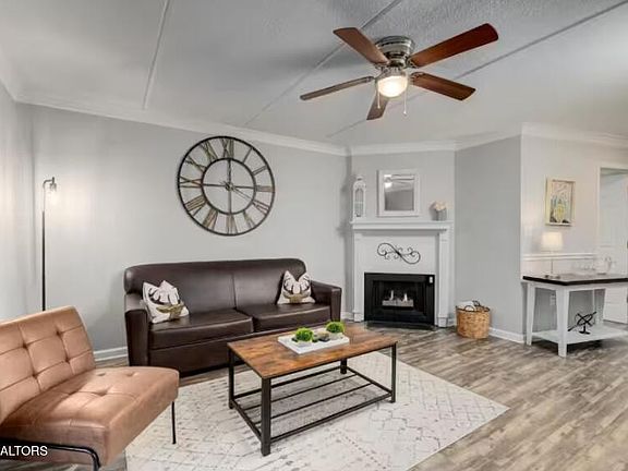 4th image of 306 Baskins Creek Rd #402