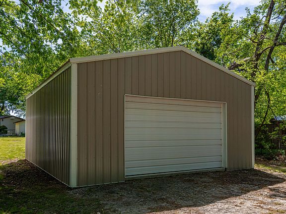 2nd image of 35584 Circle Dr