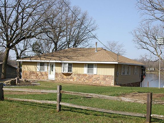 Large lot, 175' lakeshore.