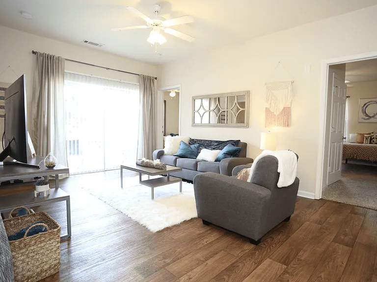 1190 Meridian Cir — Photo 10
