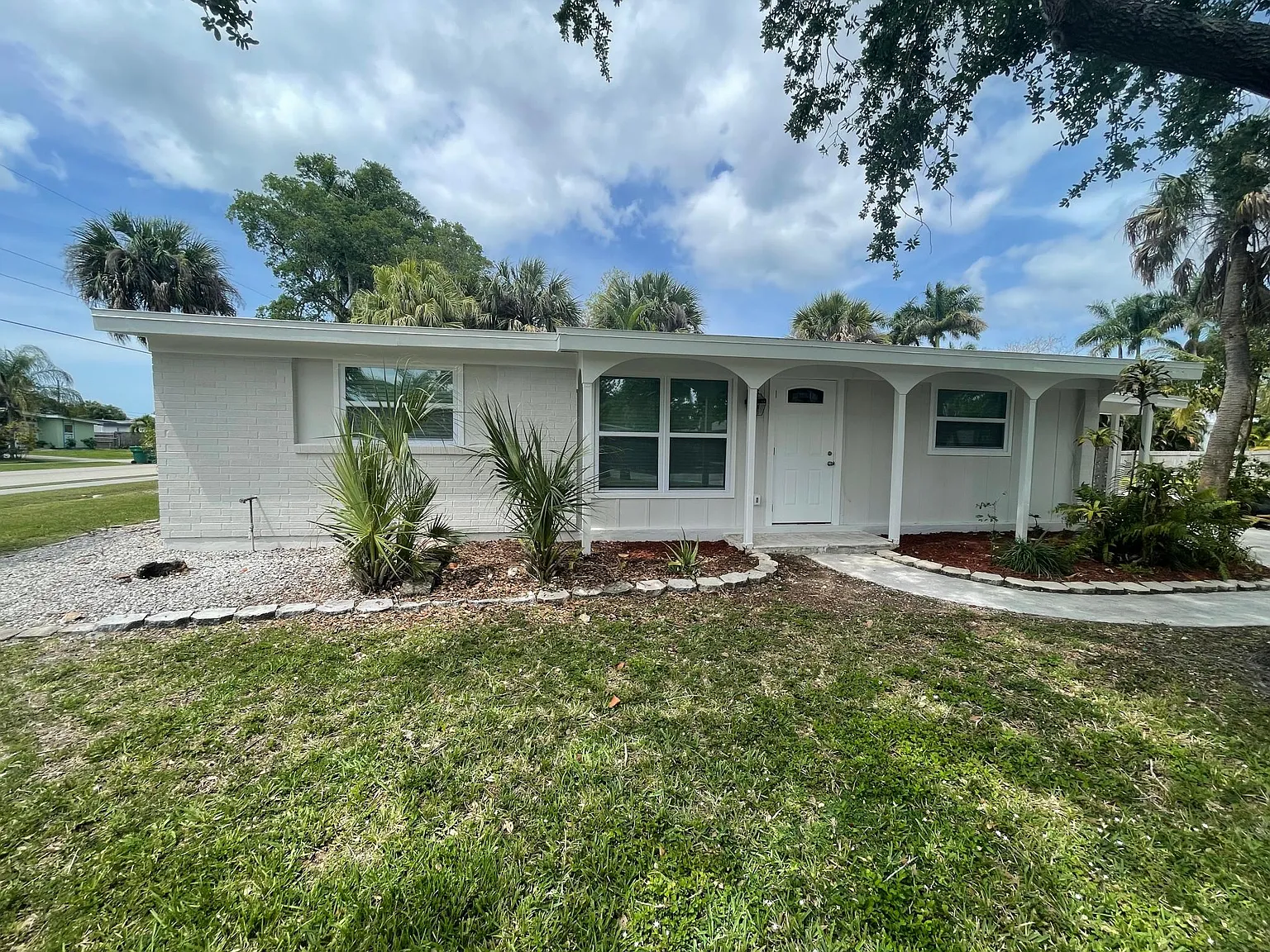 1196 Parkway Drive — Photo 2
