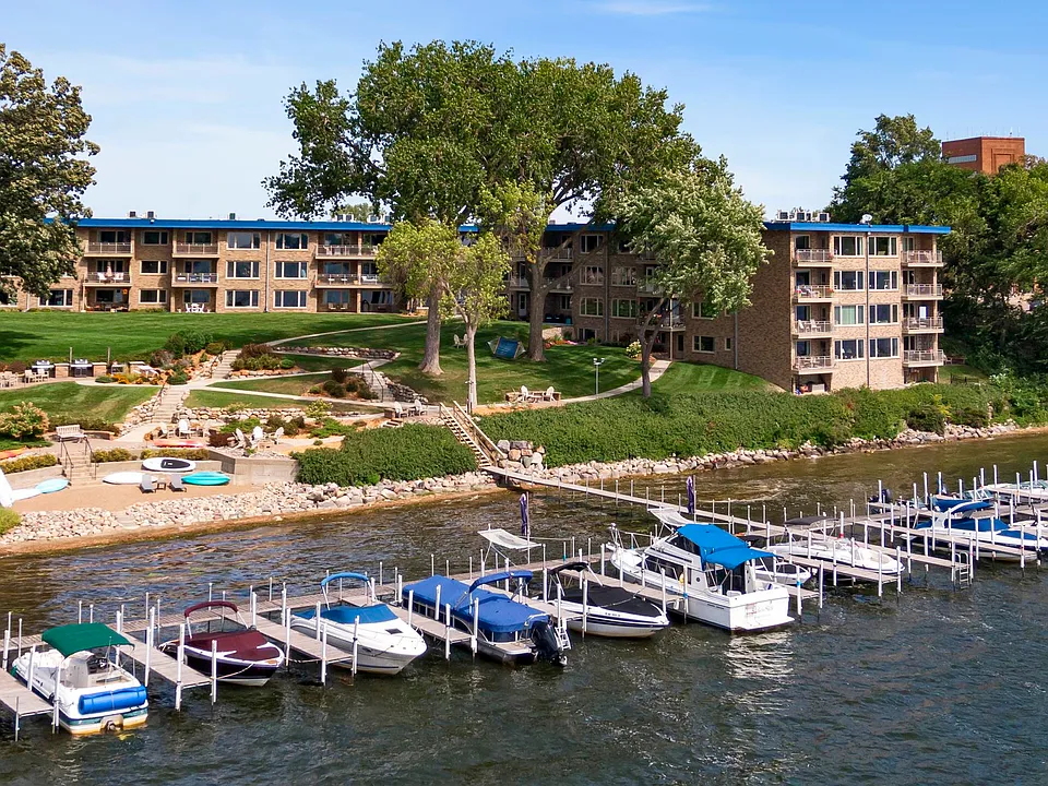 Minnetonka Edgewater Apartments and Boat Slips