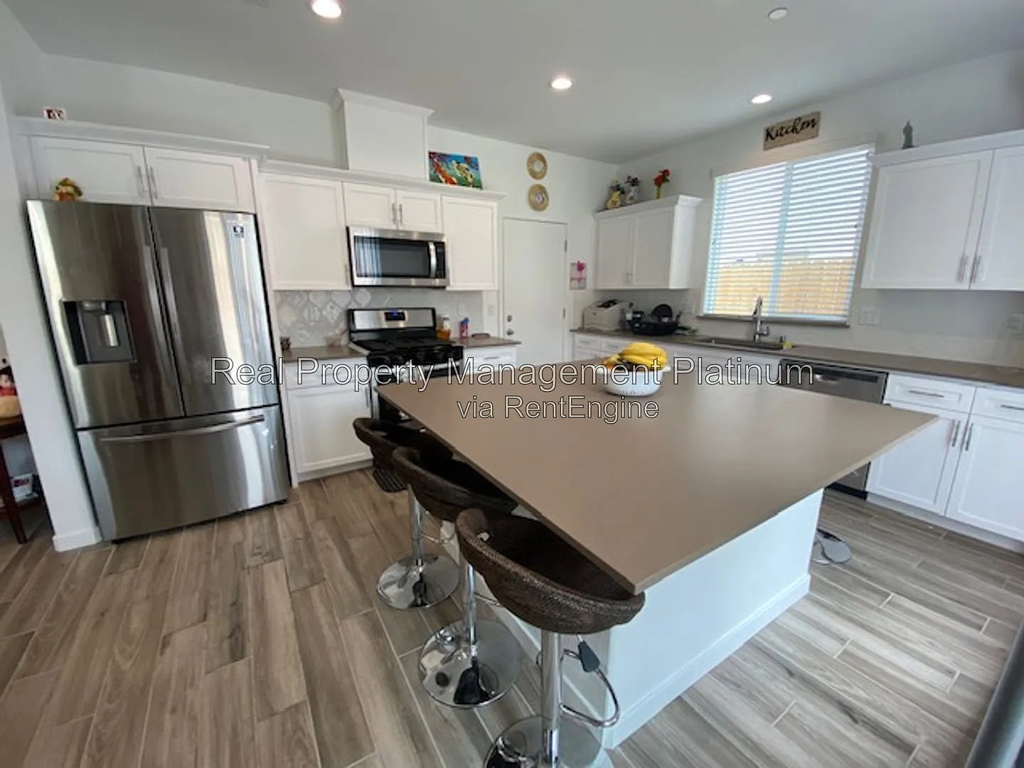 3 bed, 2.5 bath, 1620 sqft, $2,350 — Photo 3
