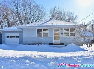 616 E 6th St, Chaska, MN 55318