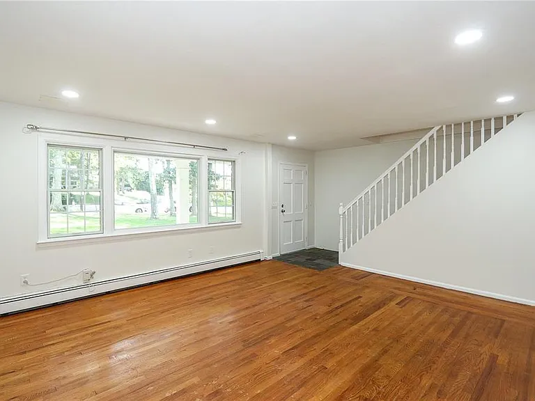 Gables Ct — Photo 10