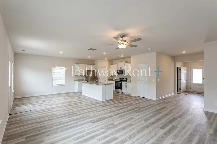 608 Mackenzie Cv — Photo 5