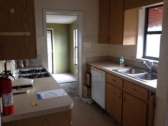 2nd image of 944 Halstead St