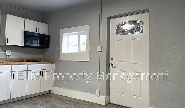 1611 San Juan St #C — Photo 5