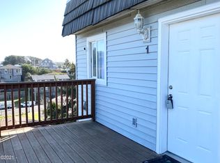 425 NW Brook St APT 1, Newport, OR