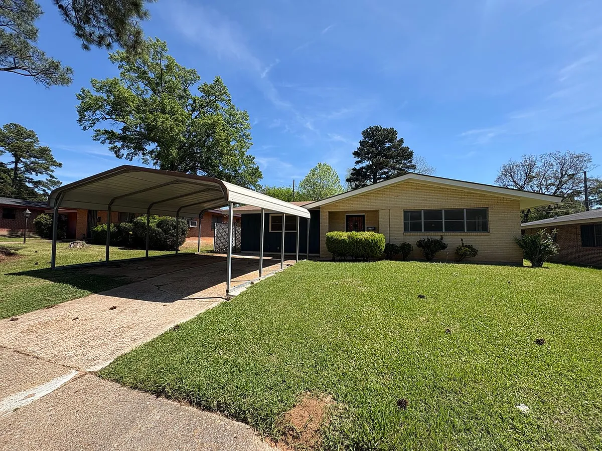 Photo 1 of 26 - 2711 Thayer St - Shreveport, LA Primary Photo - 2711 Thayer St