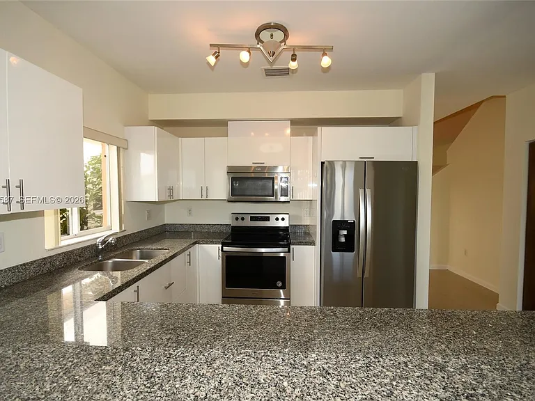 2780 SW 33rd Ave — Photo 4