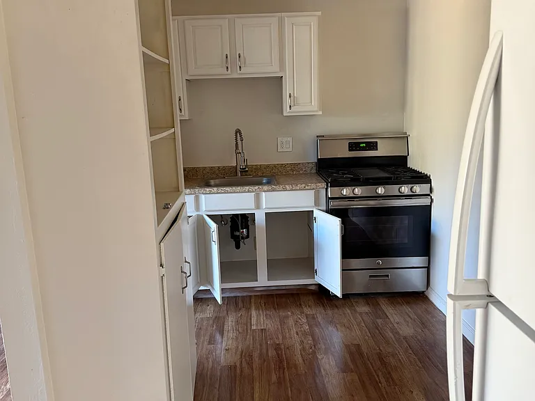 Mayette Apartments — Photo 6