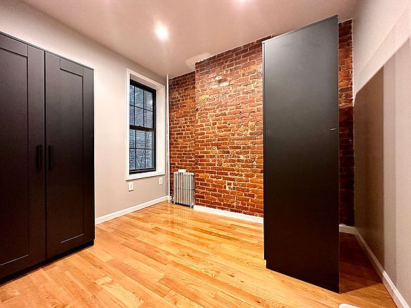 4th image of 290 Suydam St APT 2R