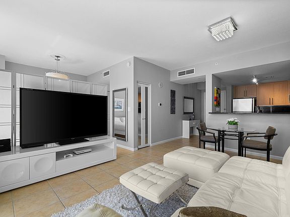 5th image of 511 SE 5th Avenue #1218