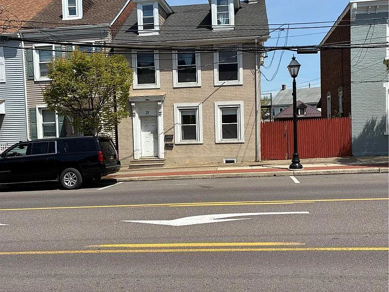 31 W Main St — Photo 2