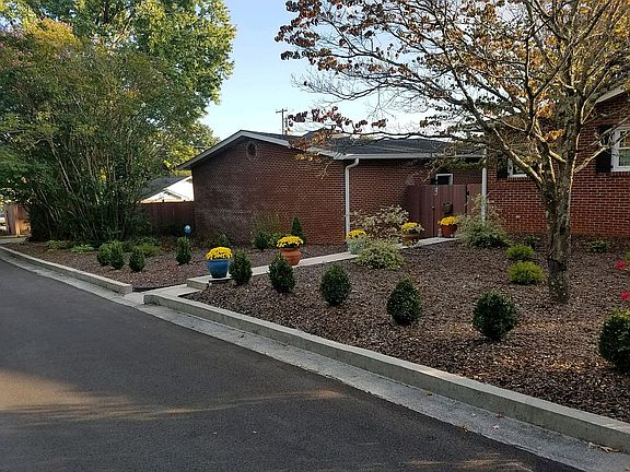 5th image of 810 E 8th Ave