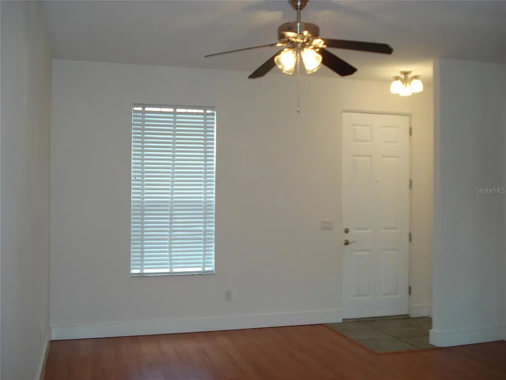 2 bed, 2.5 bath, 1313 sqft, $2,095 — Photo 3
