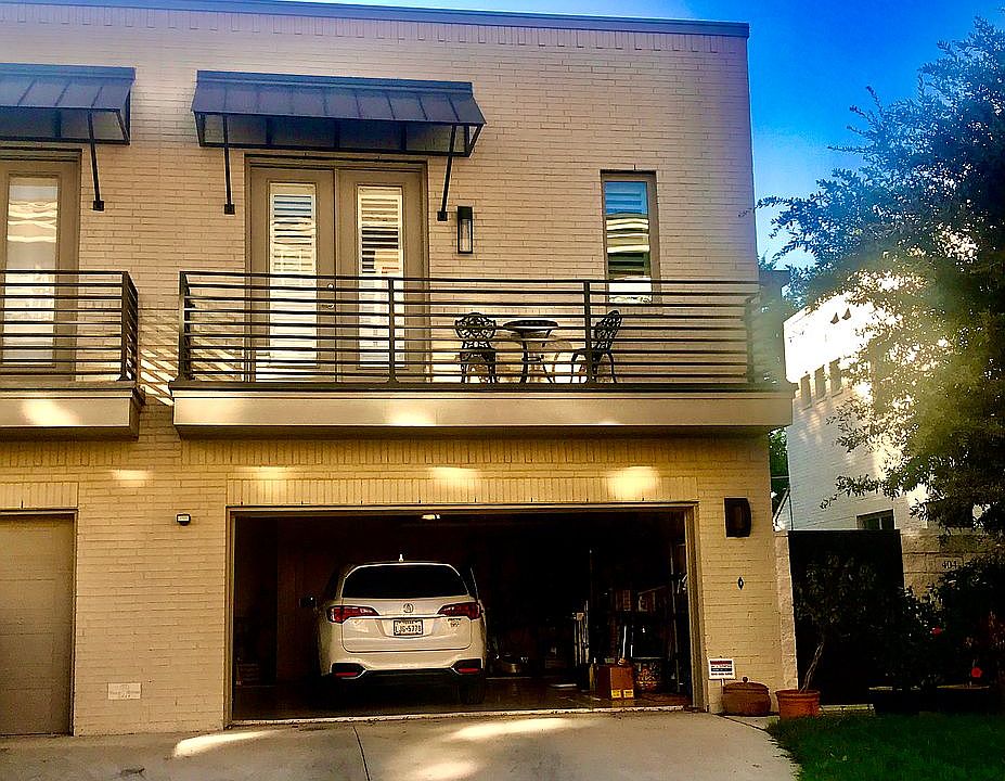 2nd image of 404 Foch St
