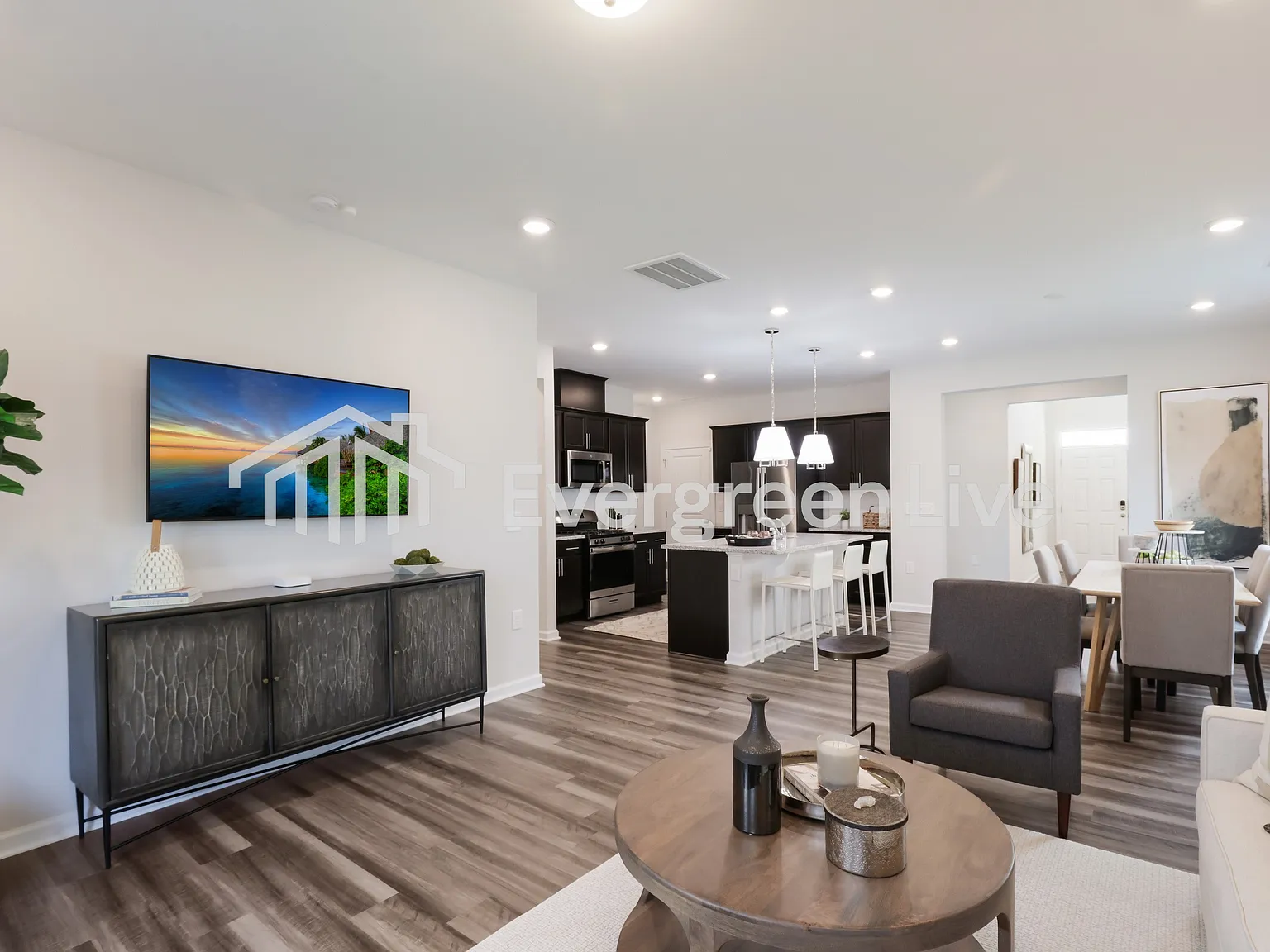 4 bed, 3.0 bath, 2132 sqft, $2,090 — Photo 4