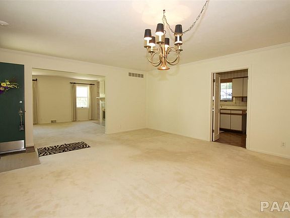 3rd image of 300 W Northridge Ln