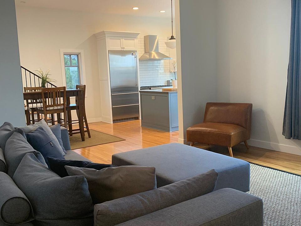 1st image of 405 University Pl