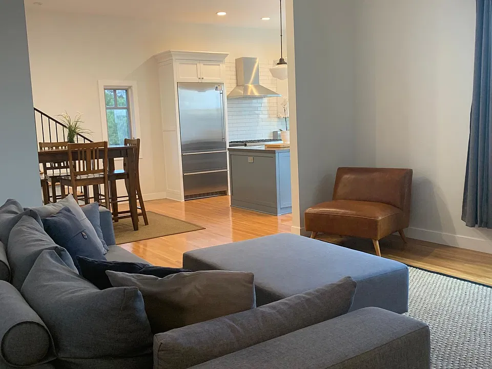 405 University Pl