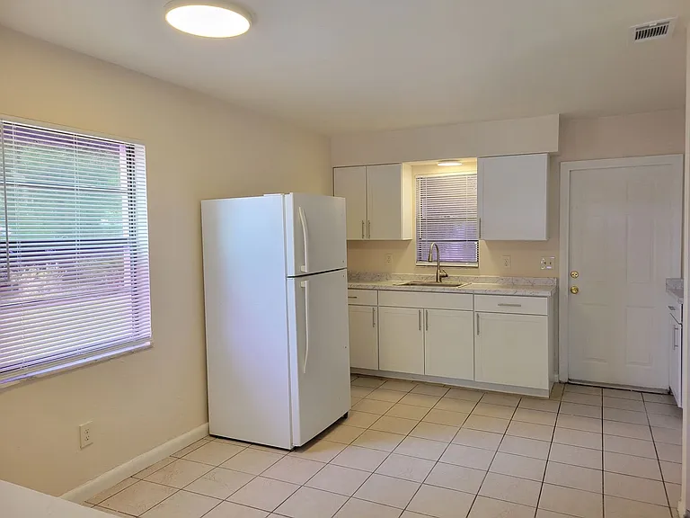 2117 Avenue G NW — Photo 3